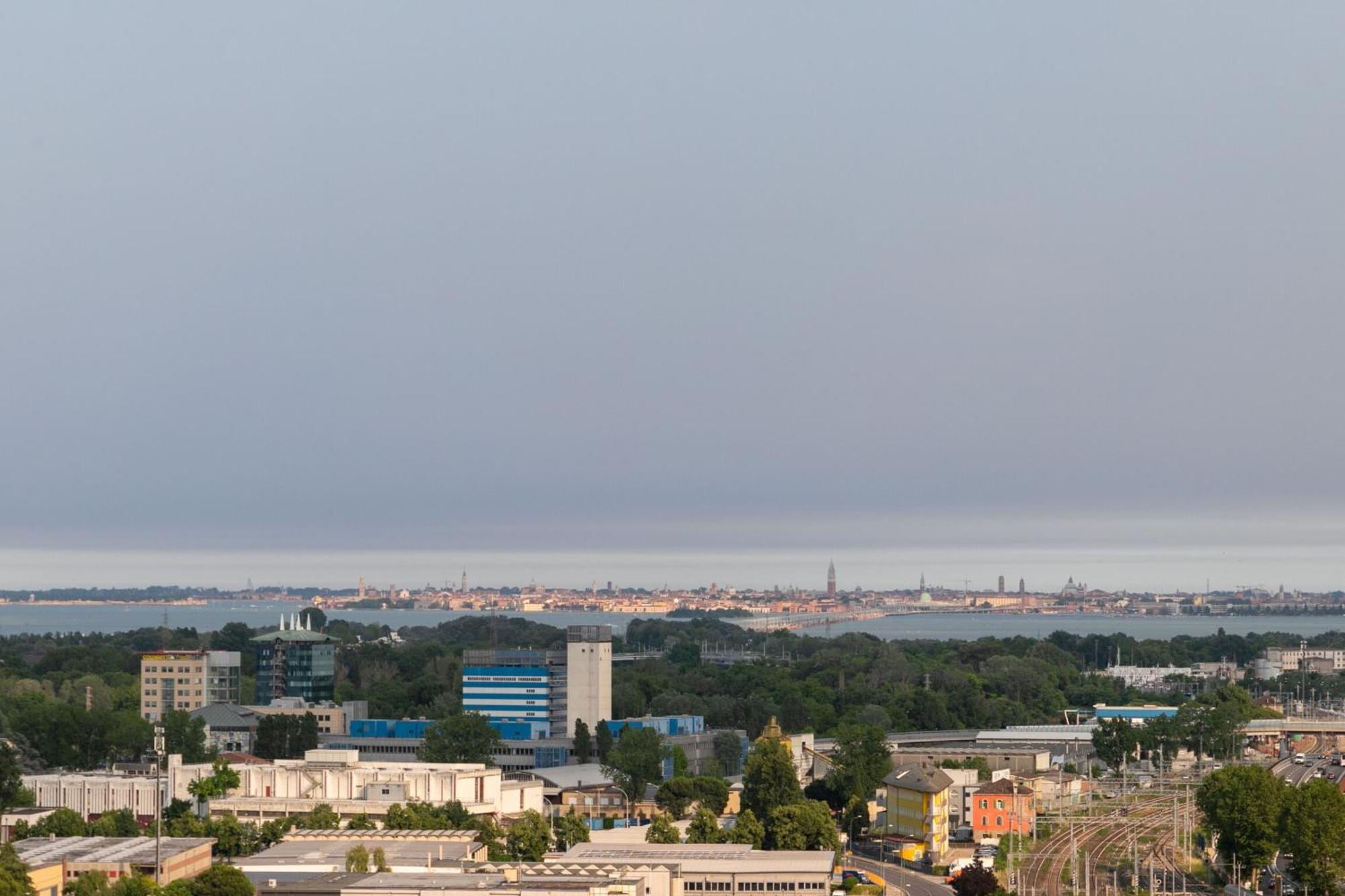Htm Venice Suite By Halldis Местре Экстерьер фото